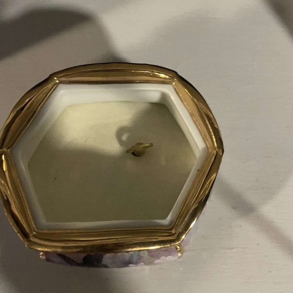Lena Liu Ardleigh Elliott Signed Music Box Wind Beneath My Wings‎